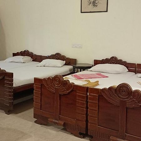 Bentleys Hotel Мумбаї Екстер'єр фото