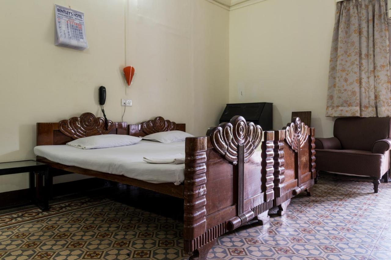 Bentleys Hotel Мумбаї Екстер'єр фото