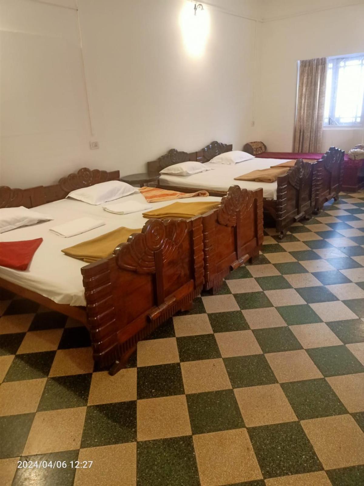 Bentleys Hotel Мумбаї Екстер'єр фото