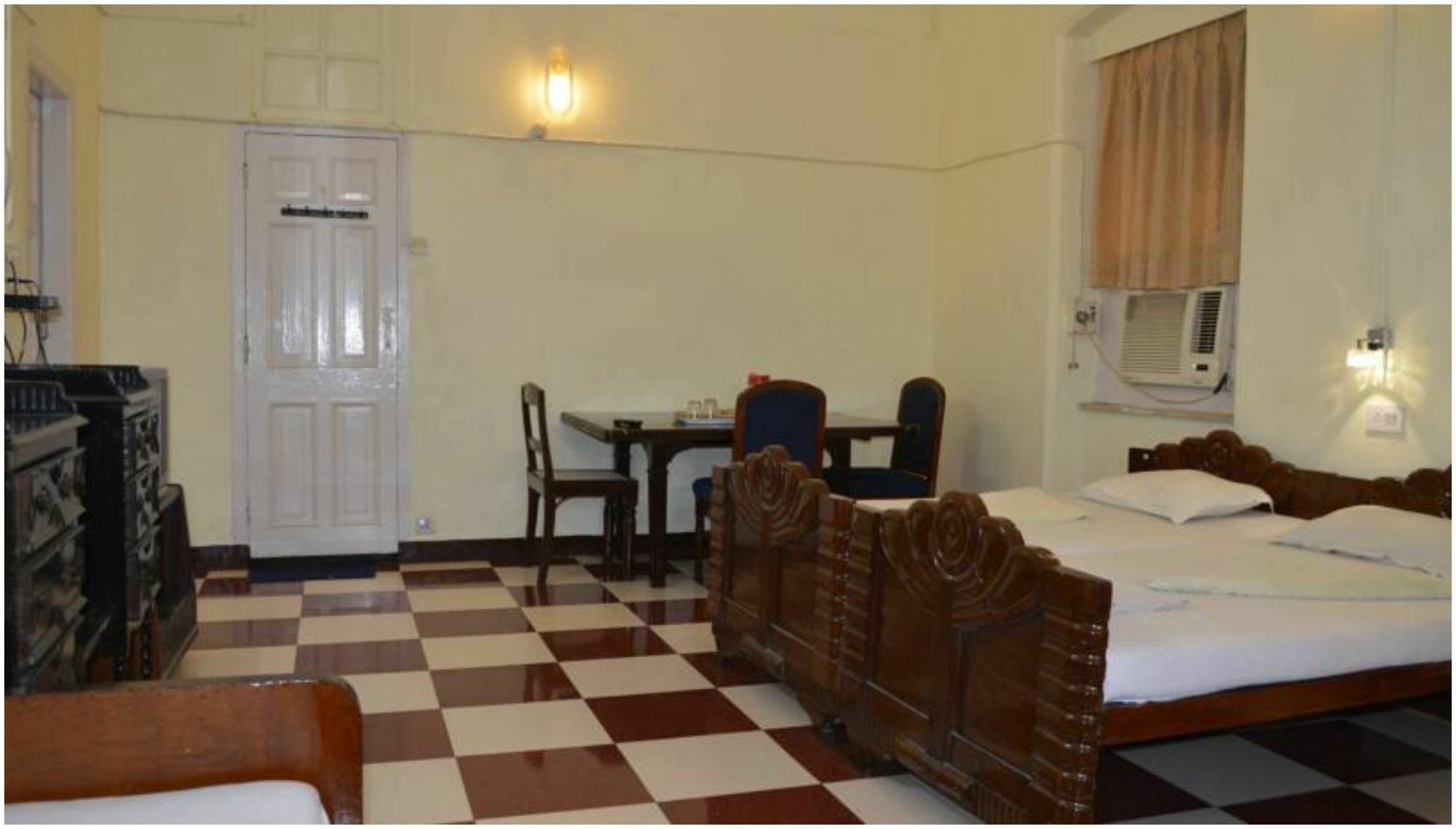 Bentleys Hotel Мумбаї Екстер'єр фото